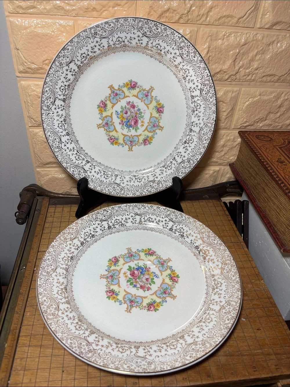 Pair Parisian Center Dinner Plates 10 1/8”D Made USA 22K Gold Pattern Rim Floral